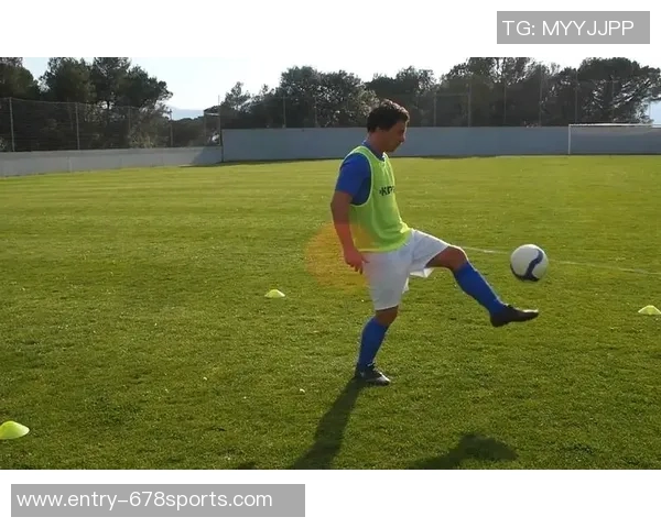 足球明星如今是否依然能够轻松颠球展现技巧与风采